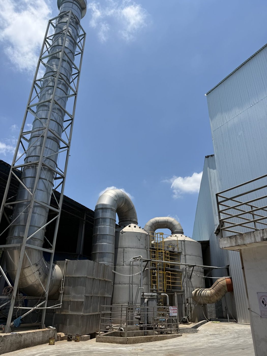 Drying unit and exhaust stack